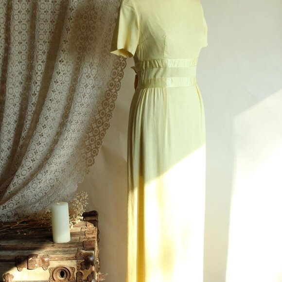 Vintage 1970's Dress, Yellow Full Length Maxidress, Empire Waist Regency Style - Picture 5 of 10